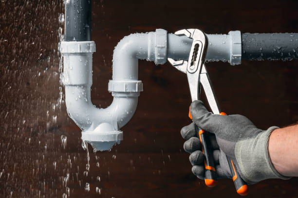 Professional Gas Line Repair technician working in Ridgecrest, FL